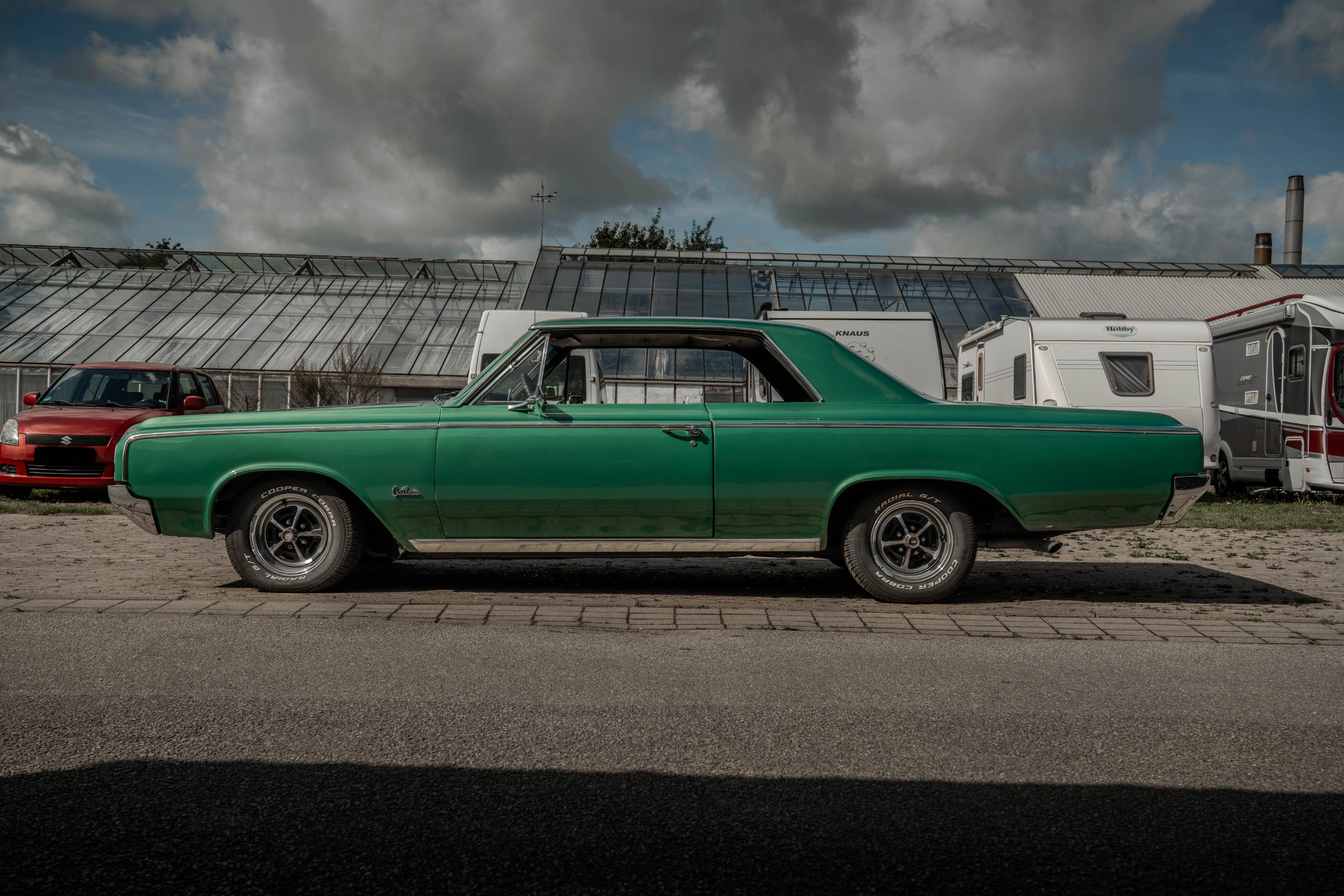 1964 Oldsmobile Cutlass Coupé in der Seitenansicht