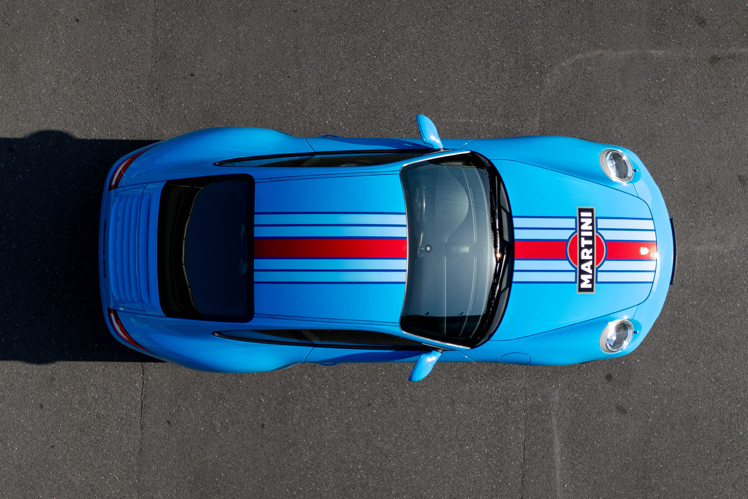Porsche 911 Carrera GTS (997.2) im Martini Design von oben